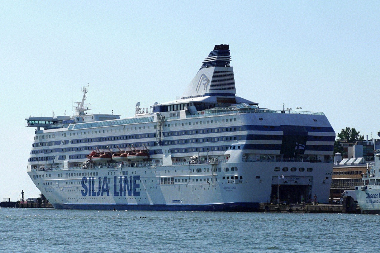 Die Silja Serenade im Südhafen von Helsinki, wo die Nachtfähren nach Stockholm ablegen.