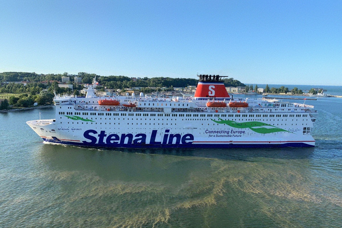 Die Stena Spirit läuft aus Gdynia aus, eine der drei Fähren auf der Route nach Karlskrona.