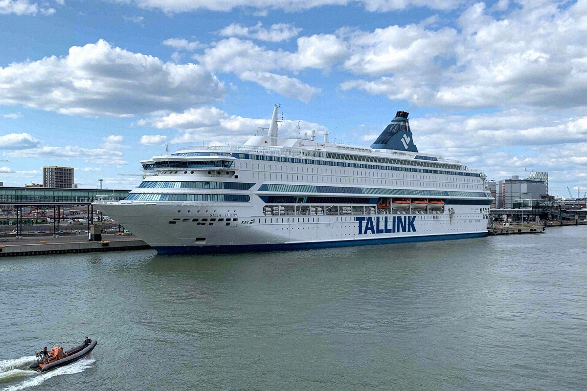 Eine große Fähre von Tallink Silja Line im Hafen von Helsinki.