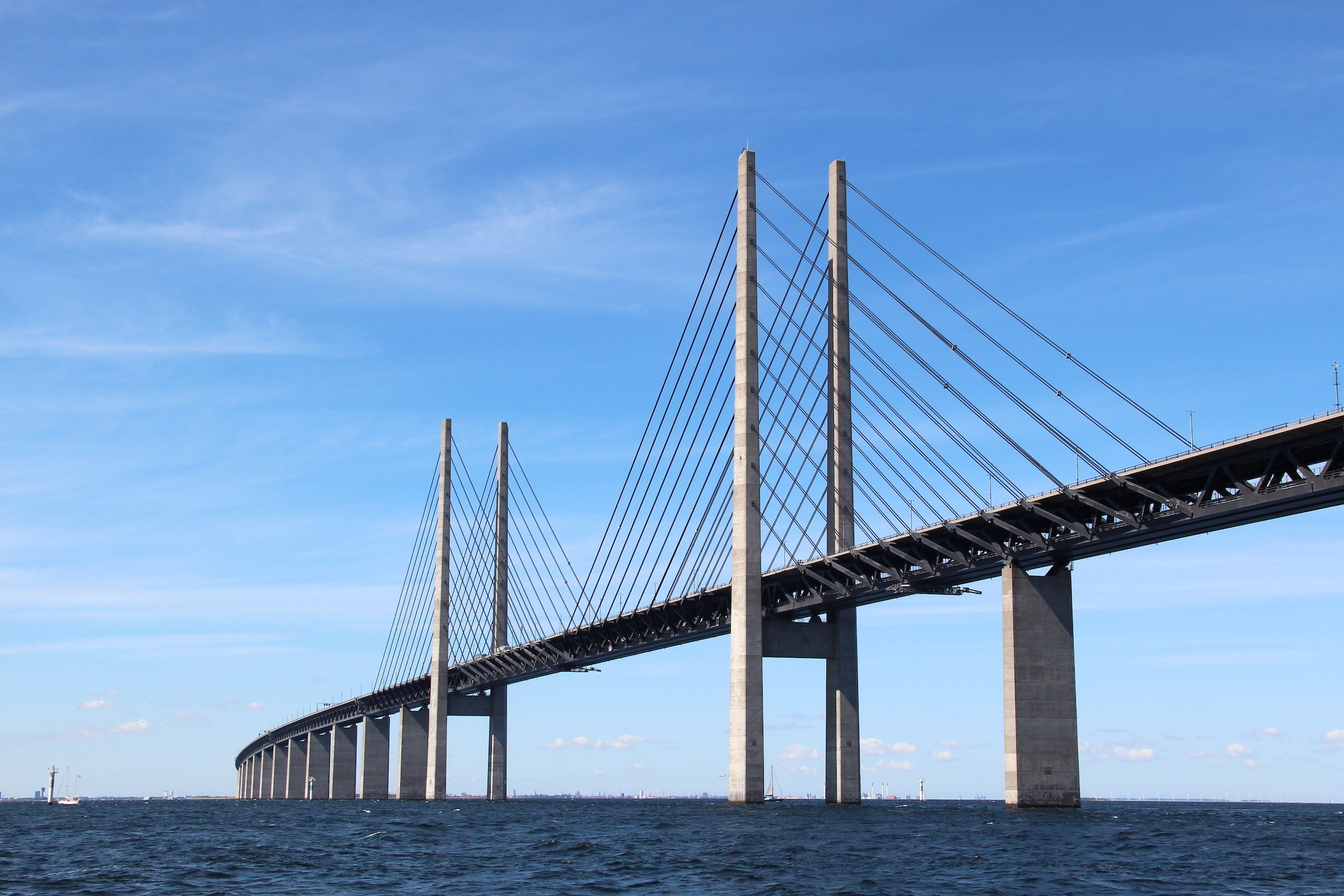 Die Öresundbrücke zwischen Dänemark und Schweden, deine Weiterfahrt ab Rødby Richtung Malmö.