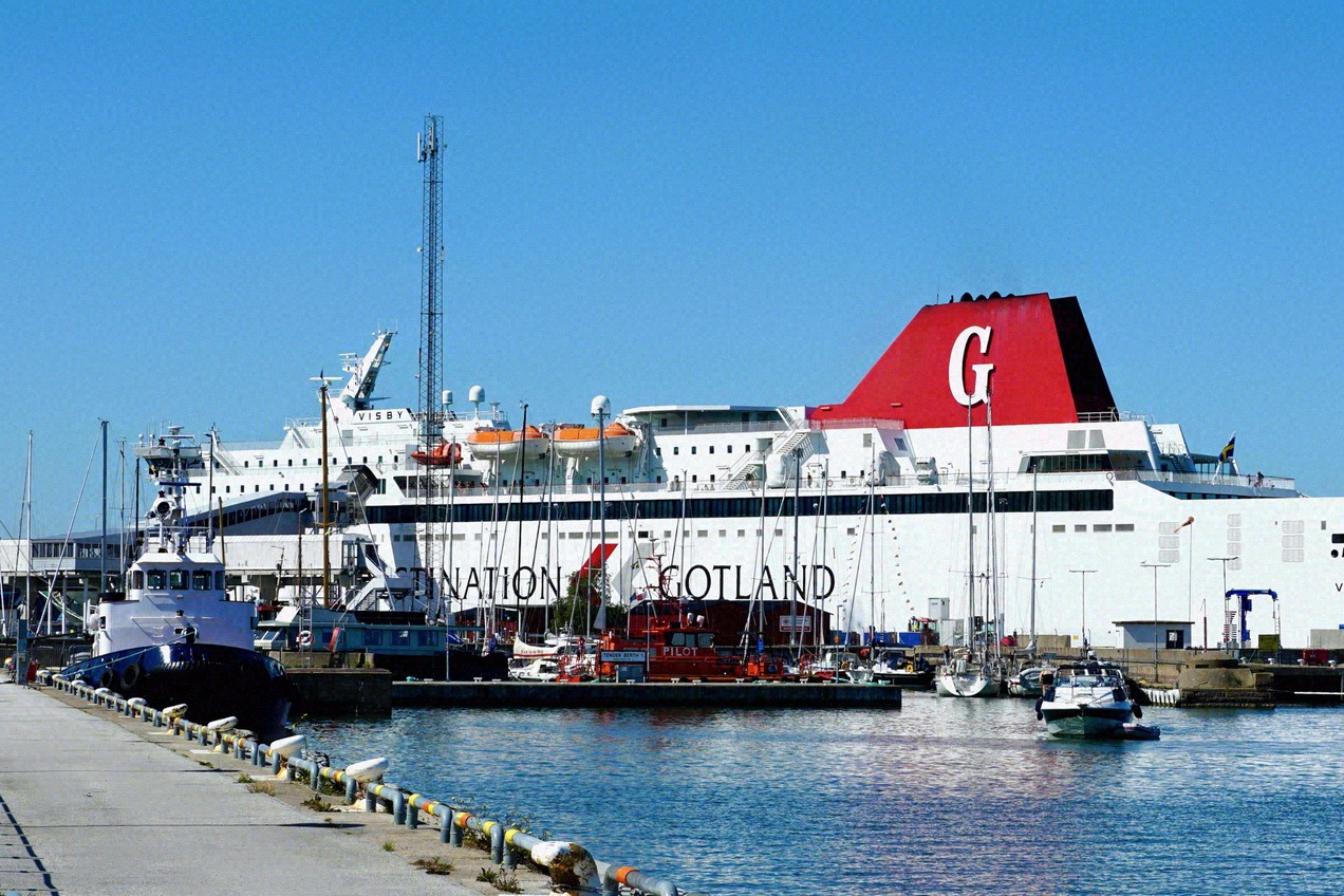 Gotland-Fähre im Hafen Nynäshamn